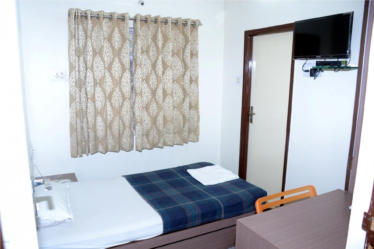 Hotel Kuber 나그푸르 외부 사진